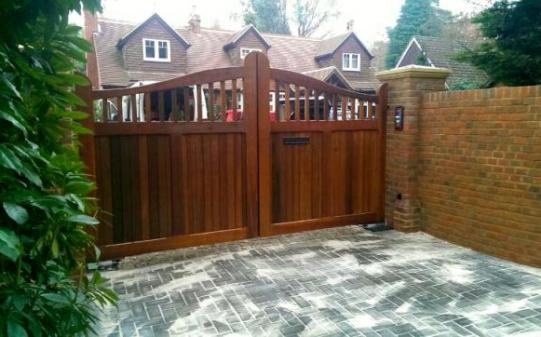 S-Top Timber Gates with Access Control