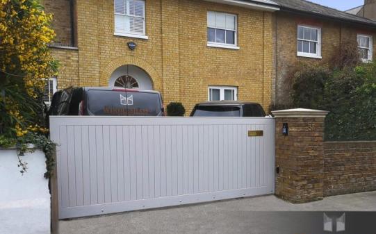 Accoya Sliding Gate in Chiswick