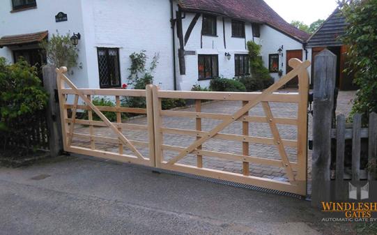 5 Bar Flat Top Timber Gates