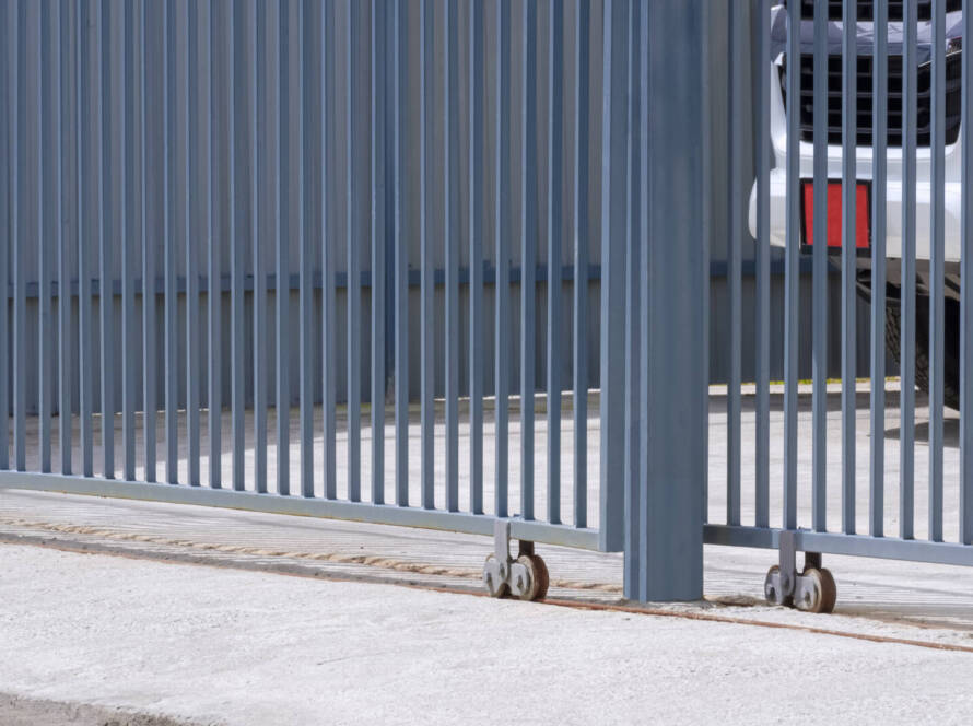 Electric sliding gates for commercial properties