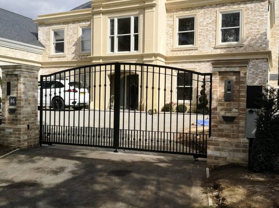 Your Complete Guide to Buying Bespoke Electric Gates: Key Factors to Consider