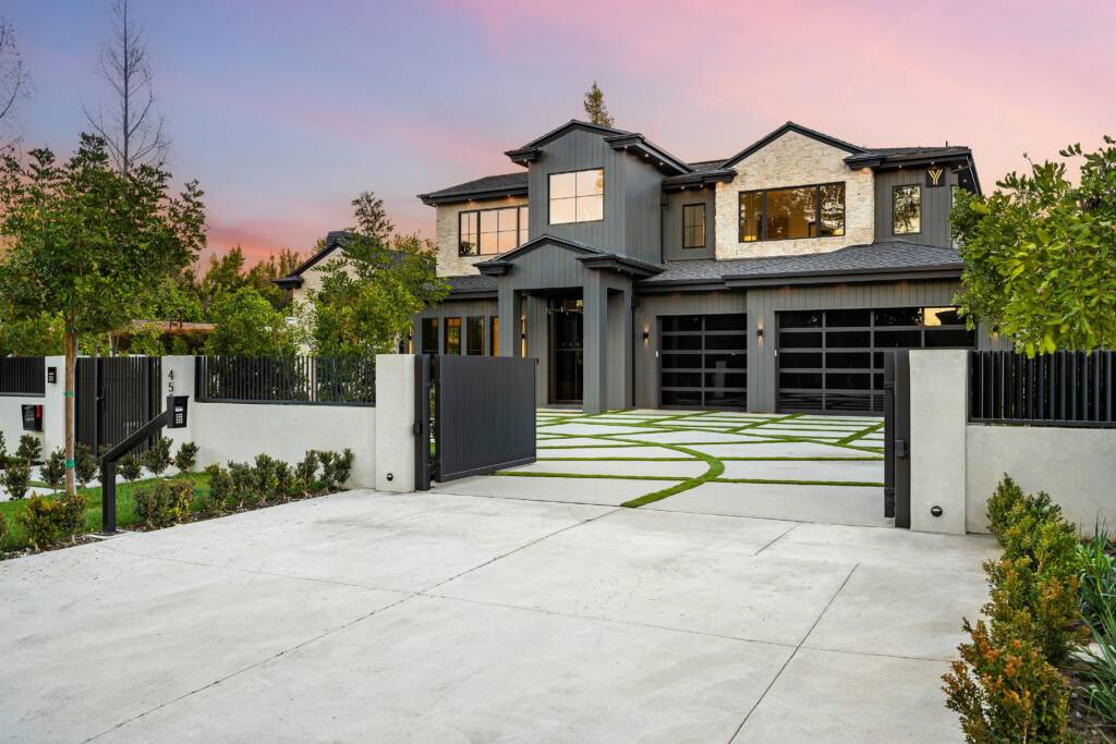 Automatic Driveway Gates: Enhancing Security and Style for Your Home