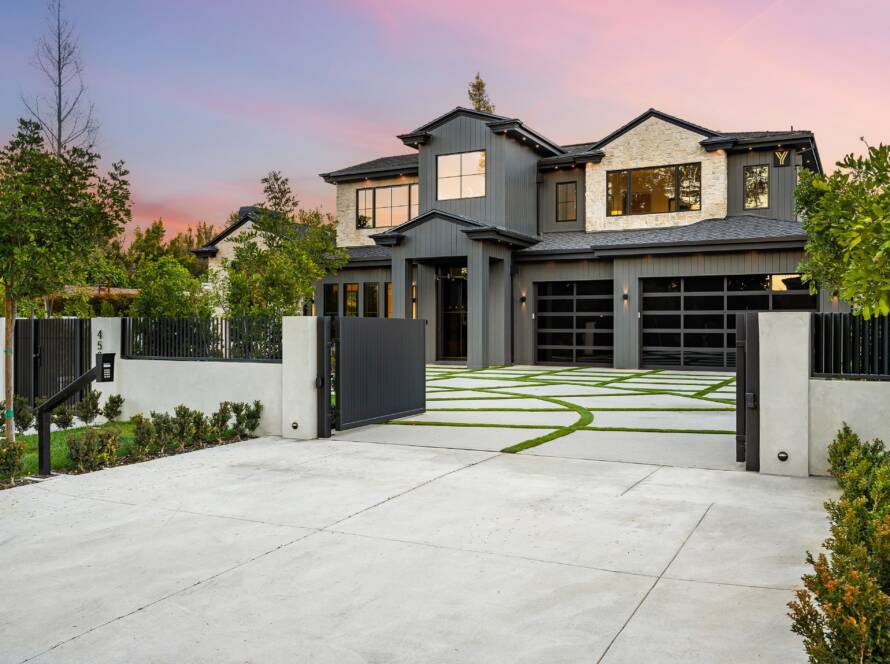 Automatic Driveway Gates: Enhancing Security and Style for Your Home