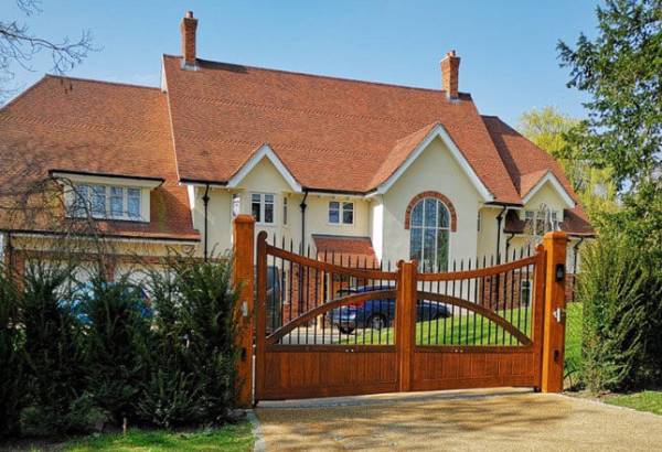 residential-gates-home-block