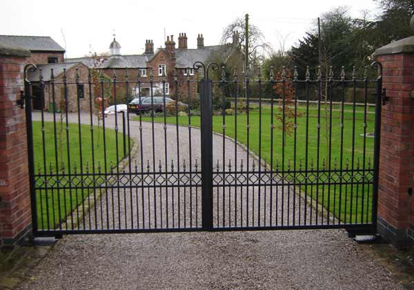 An example of automated gates by Windlesham